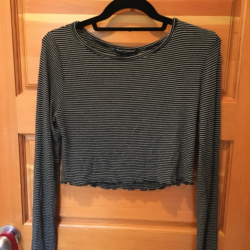 Brandy Melville Cropped Long Sleeve Shirt